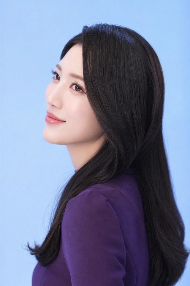 Professional portrait of Heejin Go